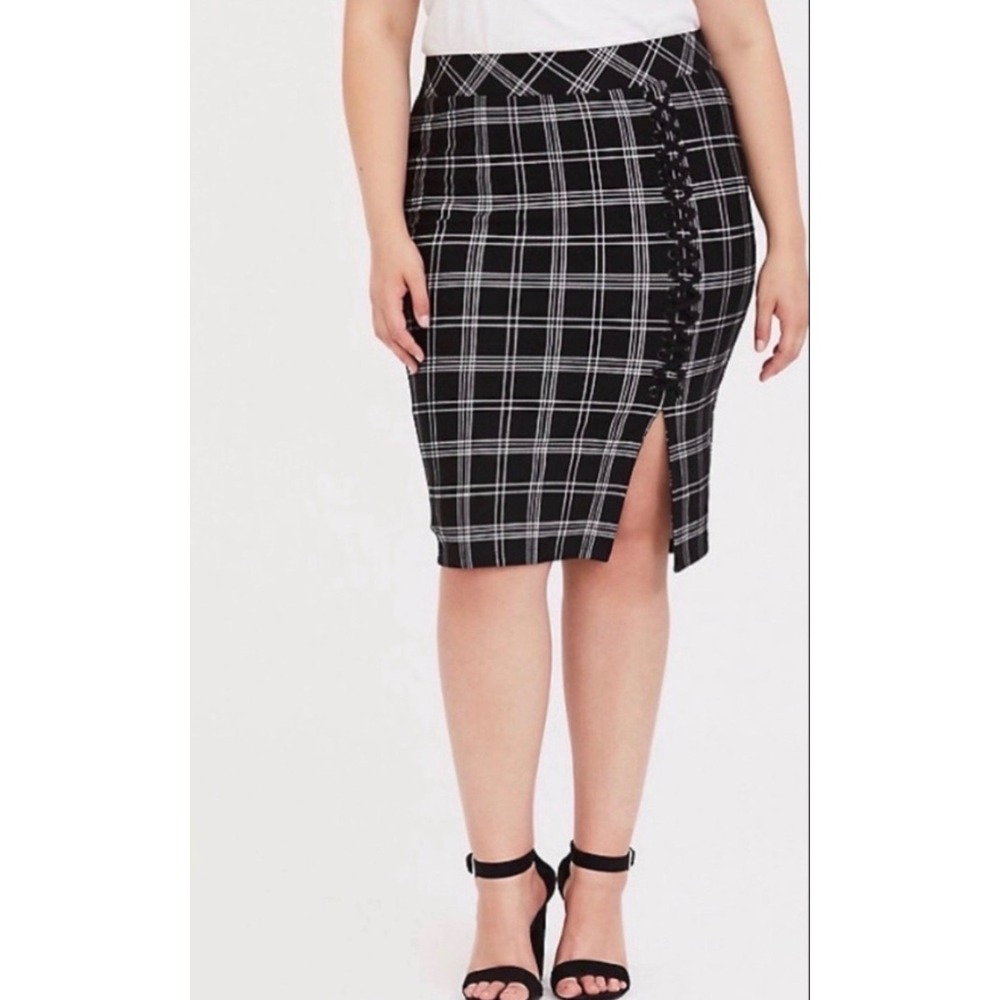 Torrid Womens Plus Size 3 3X Black Plaid Lace Up Side Slit Pencil Skirt Goth